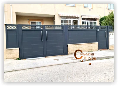 Puerta de aluminio soldado con cenefa A19G