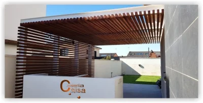 Marquesina pérgola metal y madera