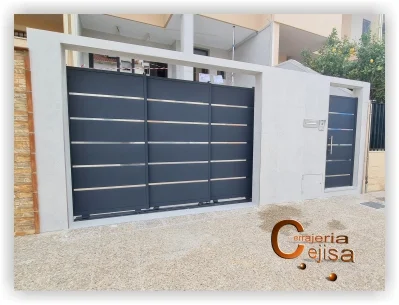 Puertas corredera y peatonal en bandejas con inox P91G