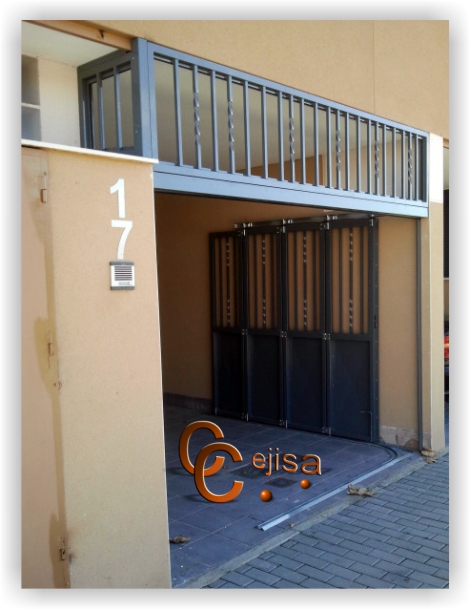 Puerta peatonal y corredera con apertura reducida