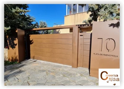 Puertas y revestimiento metálico con corte laser P90G